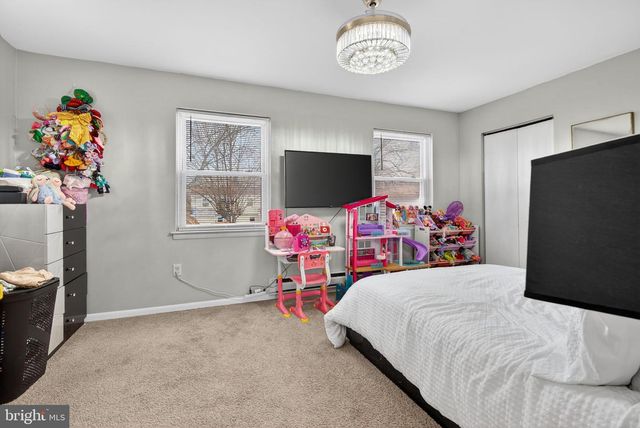 1111 WILLIAMSBURG RD, Lancaster, PA 17603