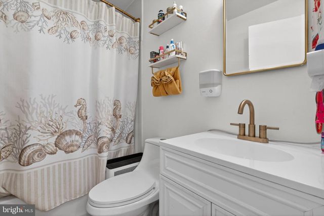 1111 WILLIAMSBURG RD, Lancaster, PA 17603