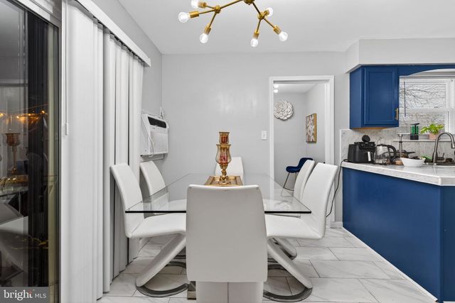 1111 WILLIAMSBURG RD, Lancaster, PA 17603