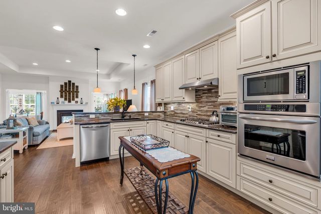 25 TWILIGHT DR, Barnegat, NJ 08005