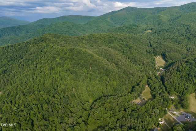 128 Lum Mcintosh Road, Erwin, TN 37650