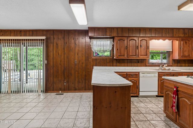 128 Lum Mcintosh Road, Erwin, TN 37650