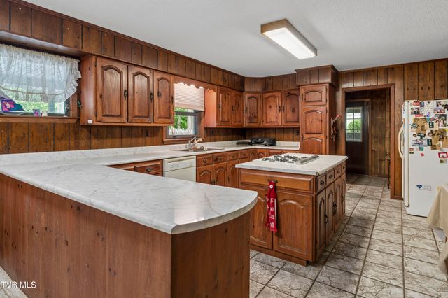 128 Lum Mcintosh Road, Erwin, TN 37650