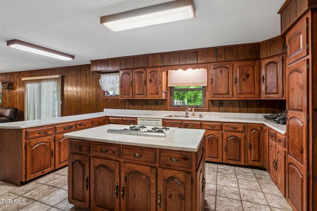 128 Lum Mcintosh Road, Erwin, TN 37650