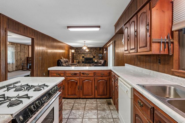 128 Lum Mcintosh Road, Erwin, TN 37650