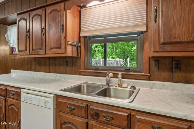 128 Lum Mcintosh Road, Erwin, TN 37650
