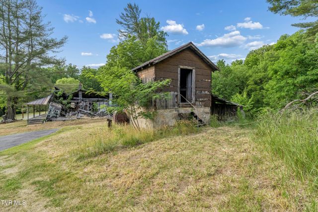 128 Lum Mcintosh Road, Erwin, TN 37650