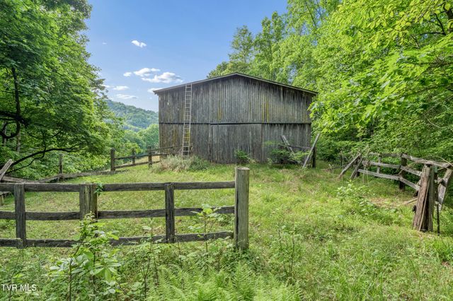 128 Lum Mcintosh Road, Erwin, TN 37650