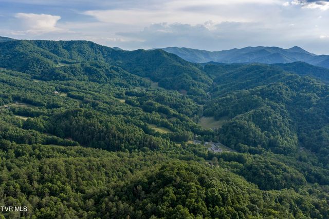 128 Lum Mcintosh Road, Erwin, TN 37650
