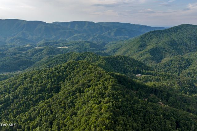 128 Lum Mcintosh Road, Erwin, TN 37650