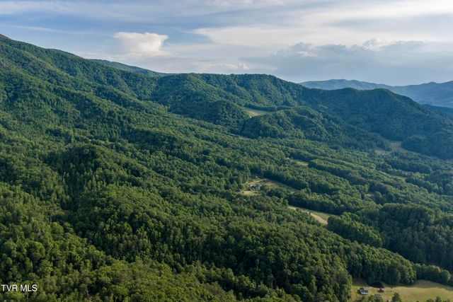 128 Lum Mcintosh Road, Erwin, TN 37650