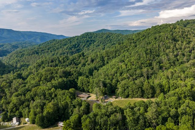 128 Lum Mcintosh Road, Erwin, TN 37650