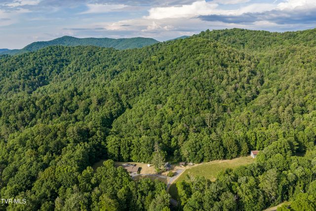 128 Lum Mcintosh Road, Erwin, TN 37650