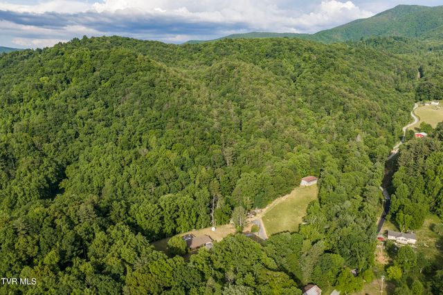 128 Lum Mcintosh Road, Erwin, TN 37650