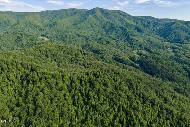 128 Lum Mcintosh Road, Erwin, TN 37650