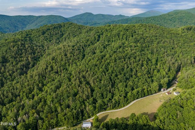 128 Lum Mcintosh Road, Erwin, TN 37650