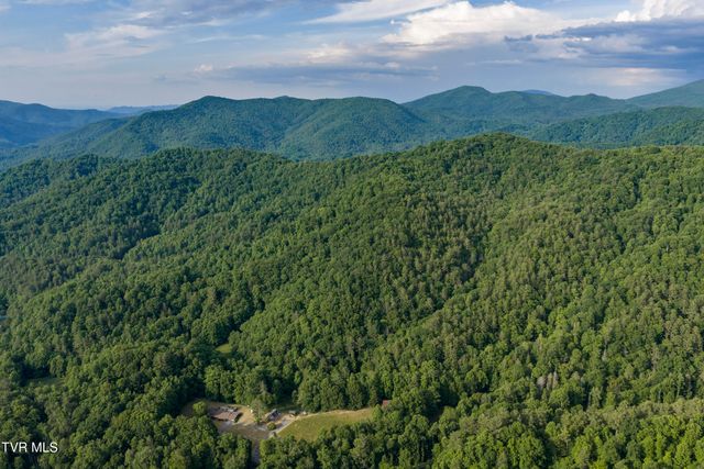 128 Lum Mcintosh Road, Erwin, TN 37650