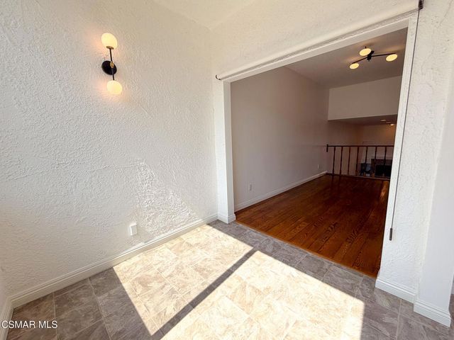 18242 Burbank Boulevard 8, Tarzana, CA 91356