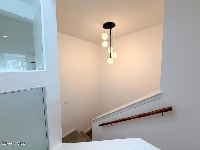 18242 Burbank Boulevard 8, Tarzana, CA 91356