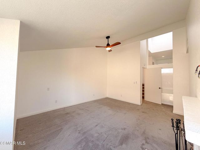 18242 Burbank Boulevard 8, Tarzana, CA 91356