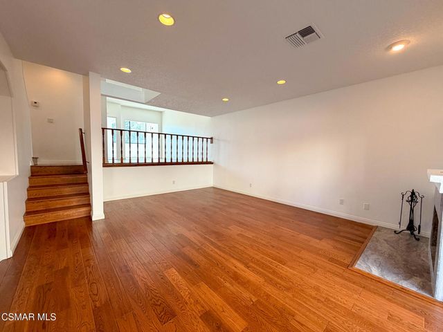 18242 Burbank Boulevard 8, Tarzana, CA 91356