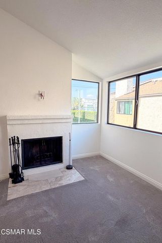18242 Burbank Boulevard 8, Tarzana, CA 91356