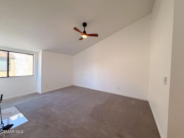 18242 Burbank Boulevard 8, Tarzana, CA 91356