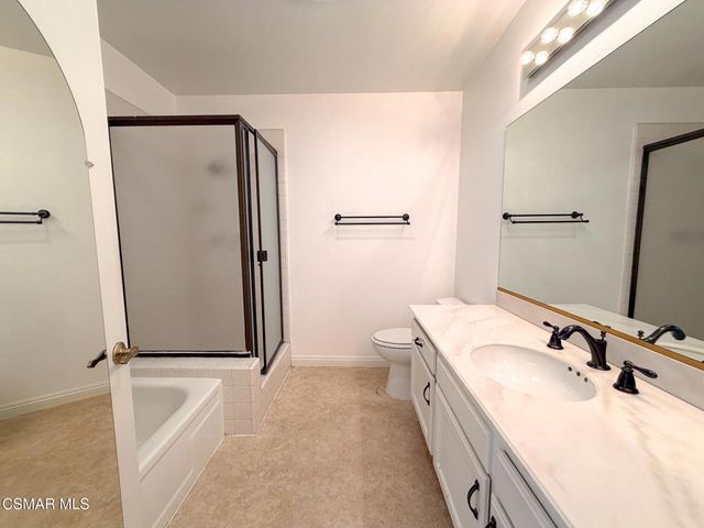 18242 Burbank Boulevard 8, Tarzana, CA 91356