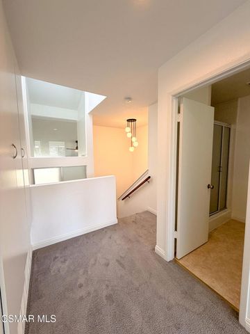 18242 Burbank Boulevard 8, Tarzana, CA 91356