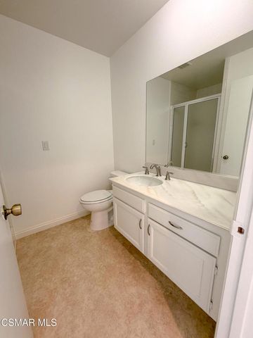 18242 Burbank Boulevard 8, Tarzana, CA 91356