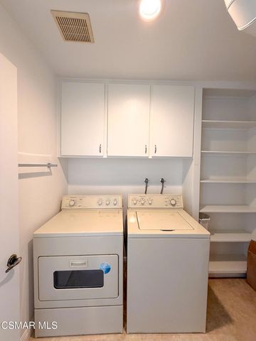 18242 Burbank Boulevard 8, Tarzana, CA 91356