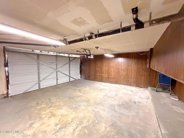 18242 Burbank Boulevard 8, Tarzana, CA 91356