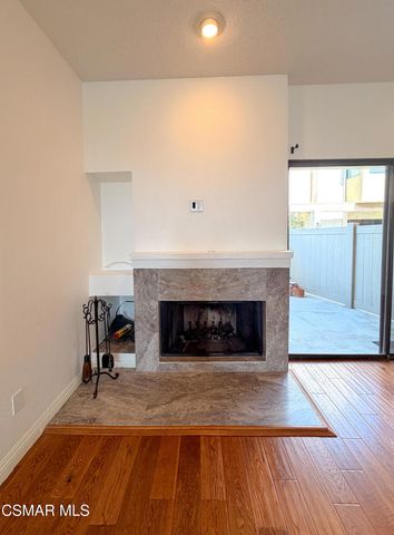 18242 Burbank Boulevard 8, Tarzana, CA 91356