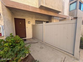 18242 Burbank Boulevard 8, Tarzana, CA 91356
