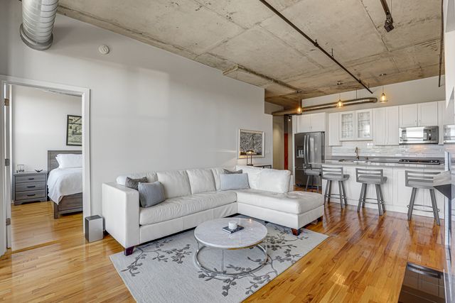 6 S Laflin Street 801, Chicago, IL 60607