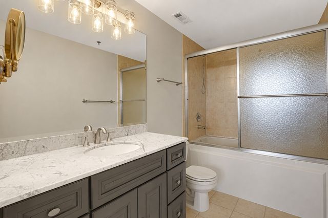 6 S Laflin Street 801, Chicago, IL 60607