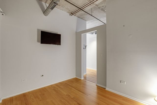 6 S Laflin Street 801, Chicago, IL 60607