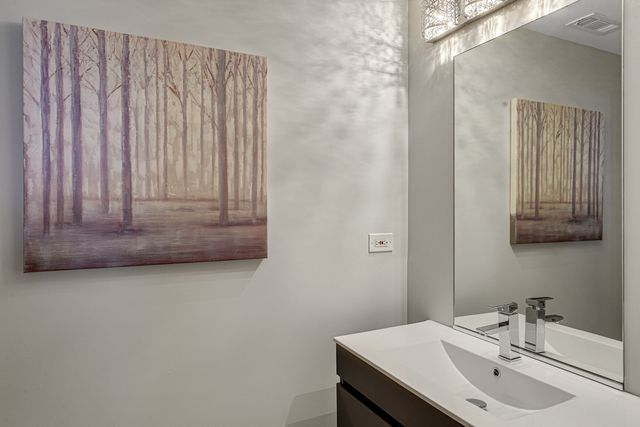 6 S Laflin Street 801, Chicago, IL 60607