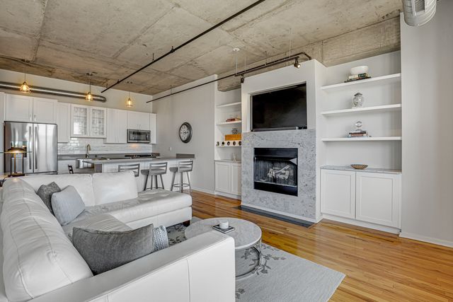 6 S Laflin Street 801, Chicago, IL 60607