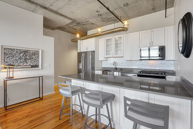 6 S Laflin Street 801, Chicago, IL 60607