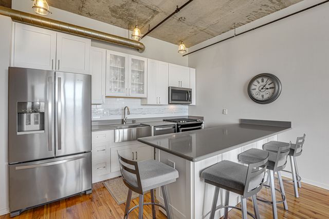 6 S Laflin Street 801, Chicago, IL 60607