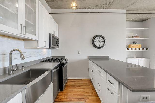 6 S Laflin Street 801, Chicago, IL 60607