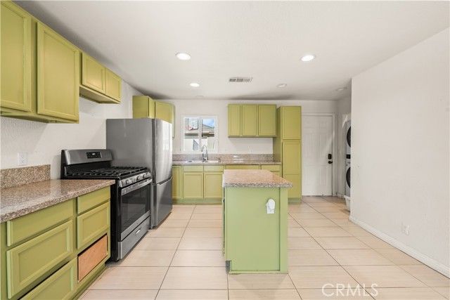 816 W G, Ontario, CA 91762