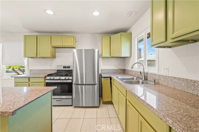 816 W G, Ontario, CA 91762