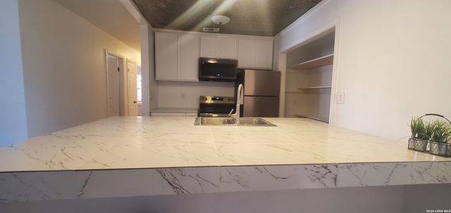 7206 MARBLE CREEK DR, San Antonio, TX 78238