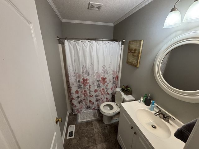 479 Wesley Chapel Rd, Lawrenceburg, TN 38464