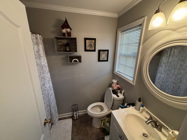 479 Wesley Chapel Rd, Lawrenceburg, TN 38464