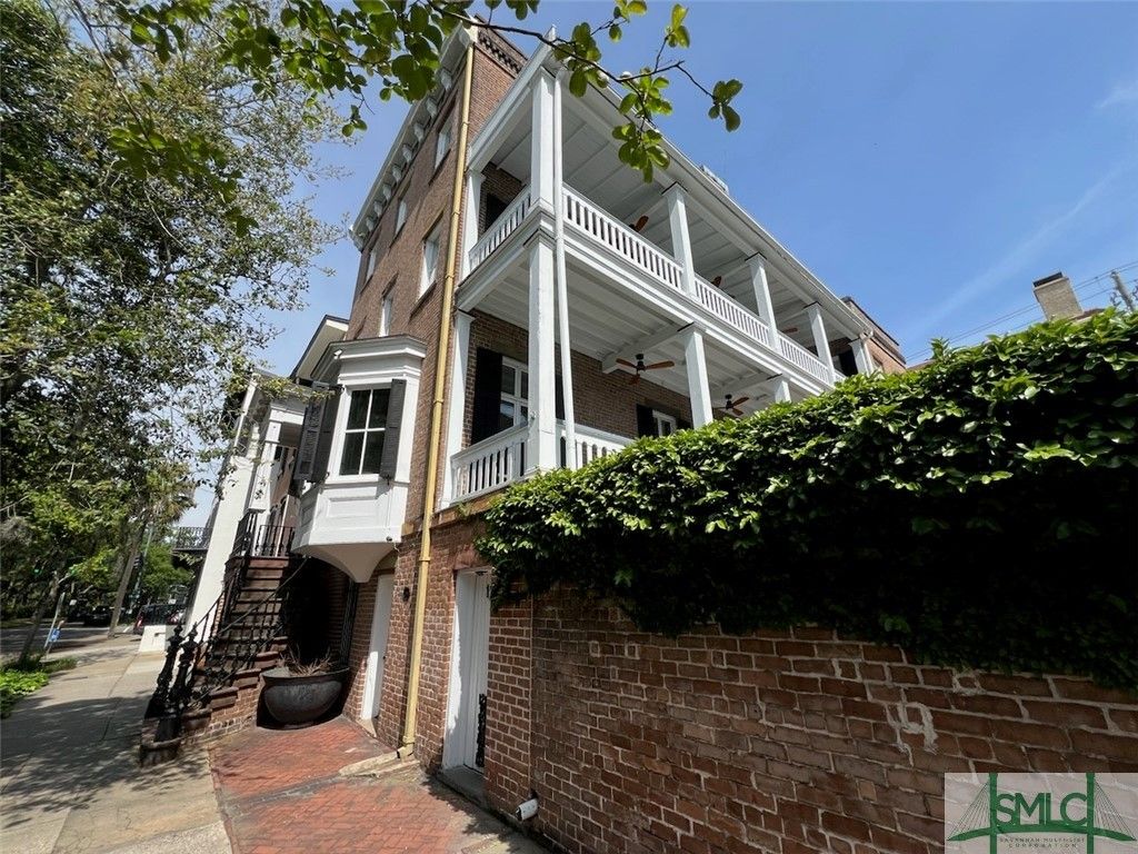 Image 2 of property listing at 116 E Oglethorpe Avenue, Savannah, GA 31401