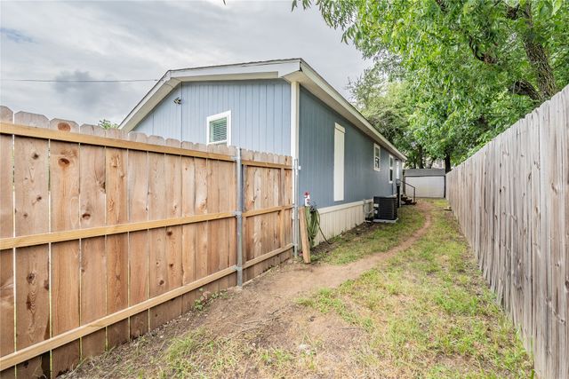 427 Grayson Court, Joshua, TX 76058