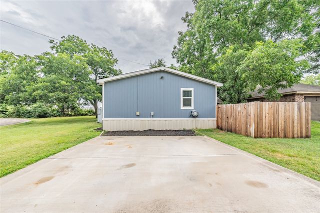 427 Grayson Court, Joshua, TX 76058